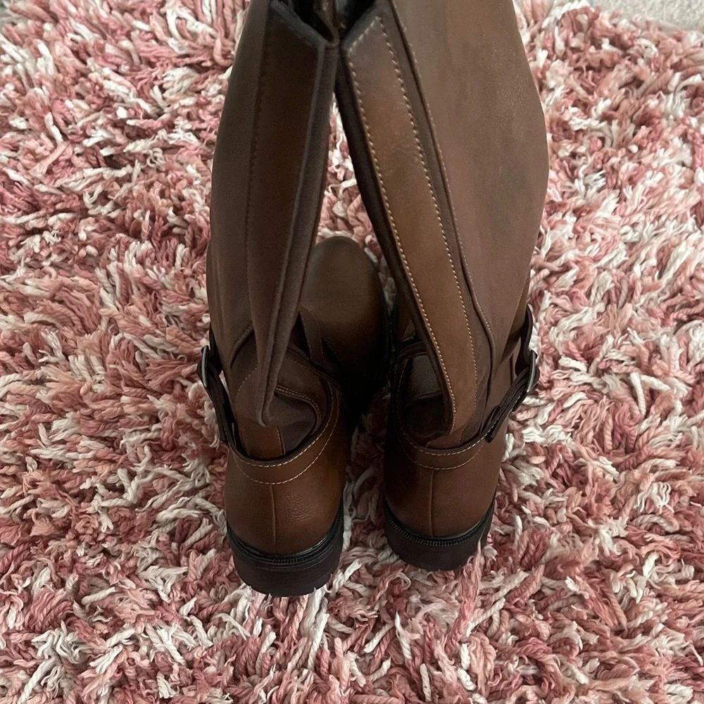 New (Never Worn) Elegant Brown Knee-High Heeled Boots - Picture 4 of 5